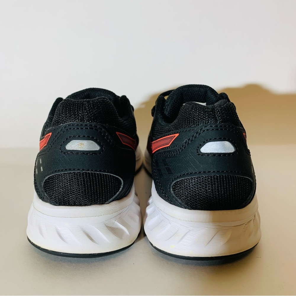ASICS - Picture 7 of 9